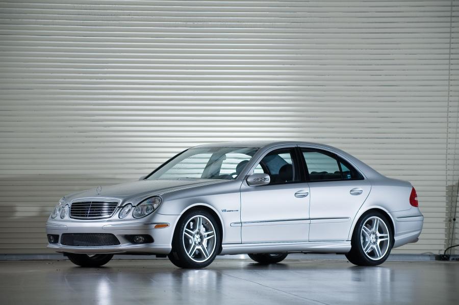  Mercedes-Benz E55 AMG 2004 года  (фото 1 из 8)